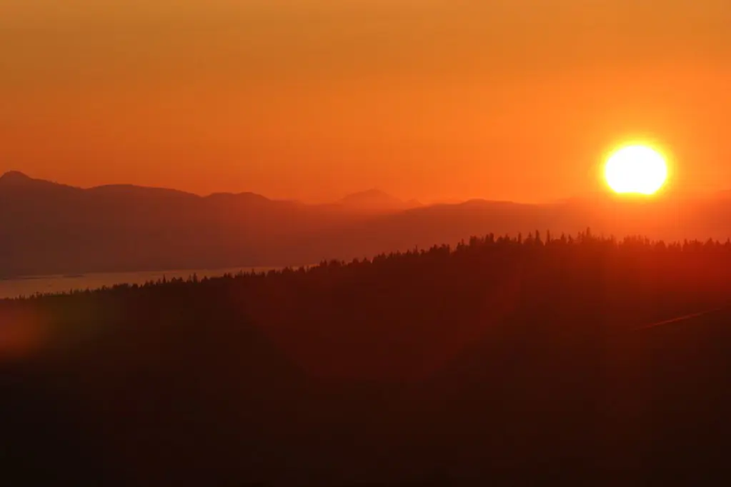 Sunset from the top of grouse mountain by Eyesplash on Flickr
